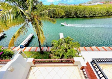 Waterfront Luxury Duplex & Dock, Simpson Bay Yacht Club, SXM