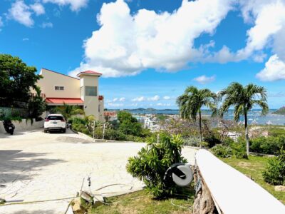 Simpson Bay Corner Villa 3 Bedroom 3 Baths Amazing views of the lagoon and the whole island 3000 M2 of land 2 Levels Back up generator guest house